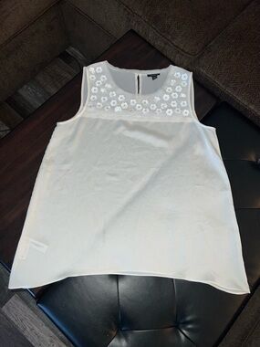 Ann Taylor White Floral Applique Sleeveless Camisole